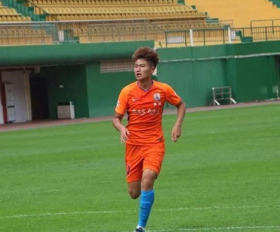  摩纳哥青训新星崛起，十七岁小将首秀破门  