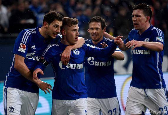 德甲揭幕战爆冷,升班马掀翻卫冕冠军