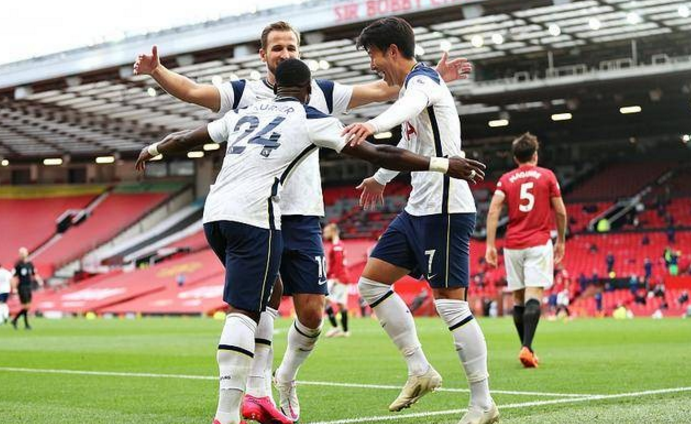  Tottenham争议红牌少打一人仍顽强战平曼联  