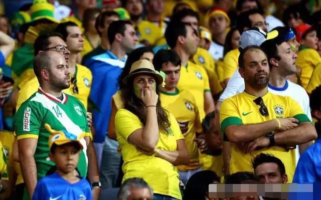  都灵德比战平双方球迷不满  