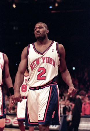 布朗森关键抢断尼克斯险胜步行者锁定季后赛资格